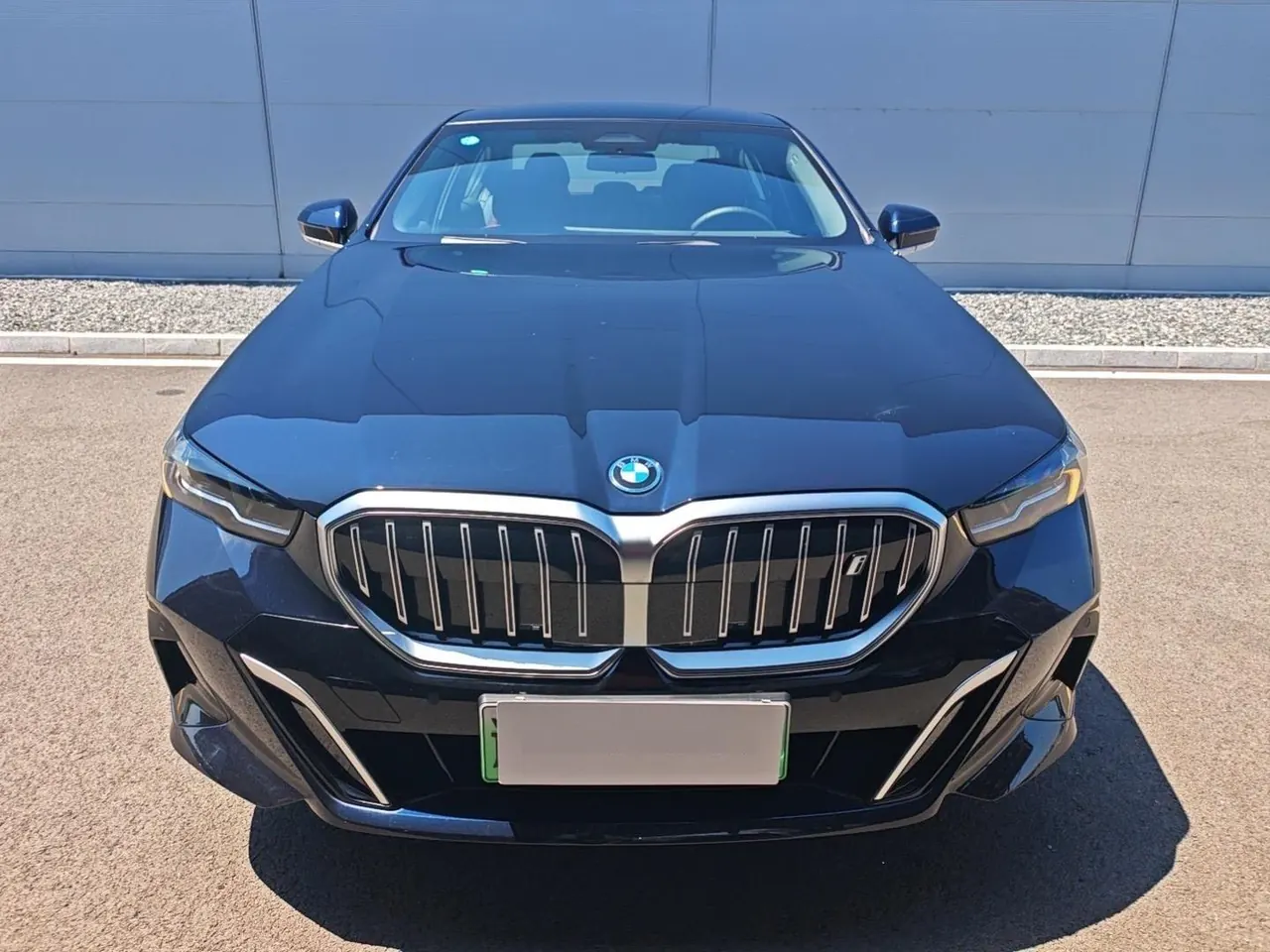 BMW 2025 i5 eDrive 35L M sports suit automatic gear 2