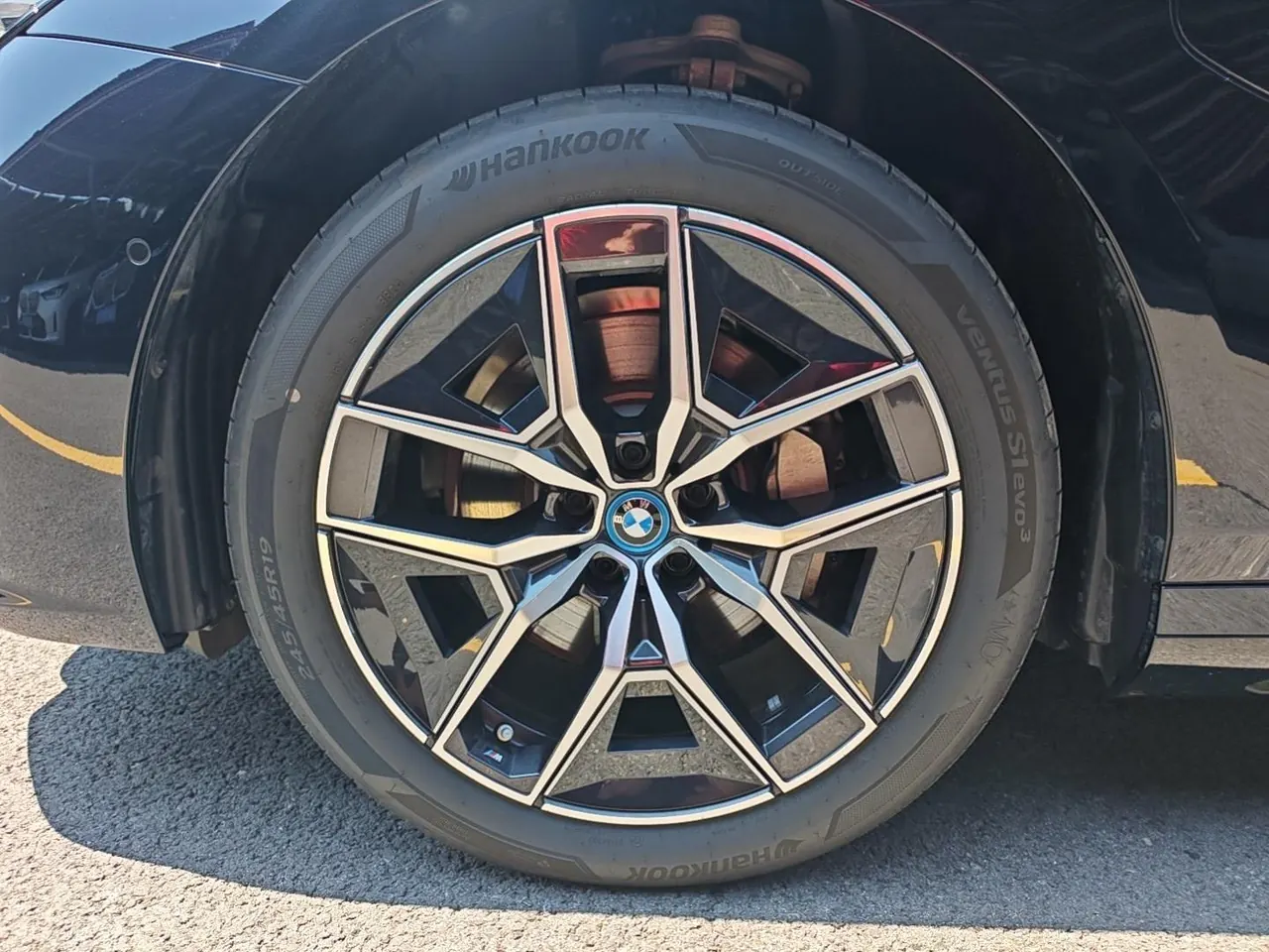 BMW 2025 i5 eDrive 35L M sports suit automatic gear 3