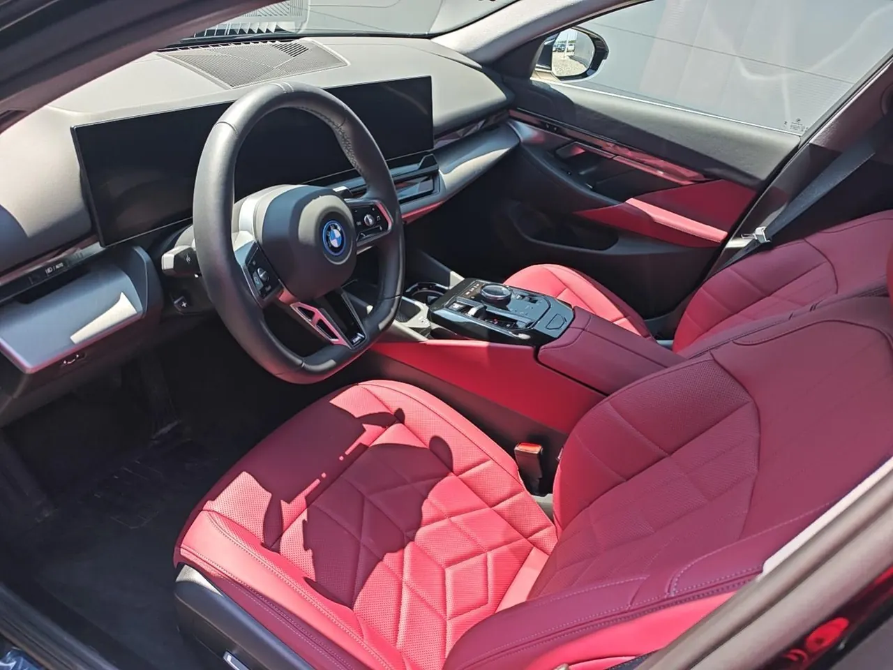 BMW 2025 i5 eDrive 35L M sports suit automatic gear 4