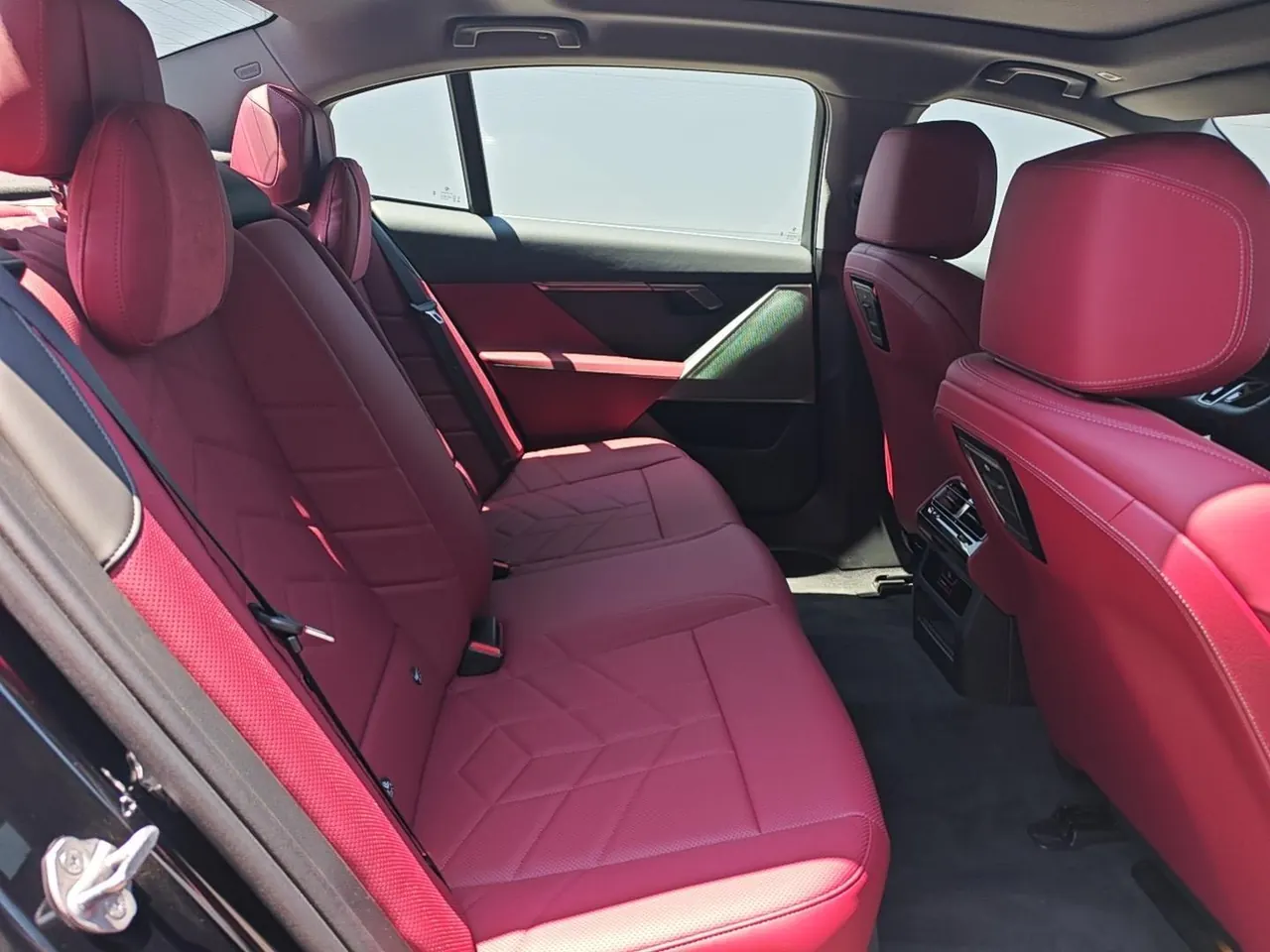 BMW 2025 i5 eDrive 35L M sports suit automatic gear 7