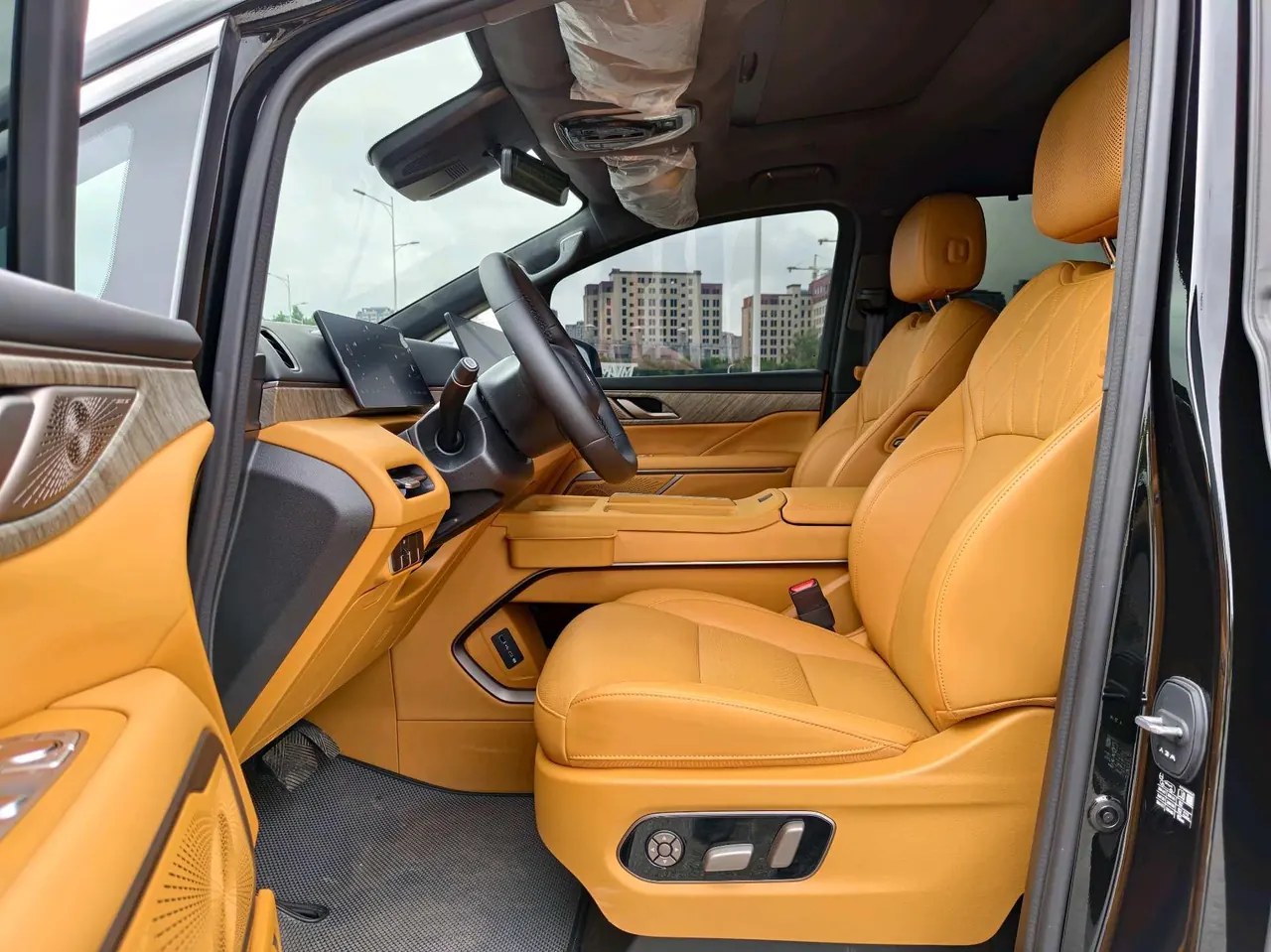 WEY 2025 VV7 Hi4 1.5T Four-Wheel-Drive Automatic Model 4