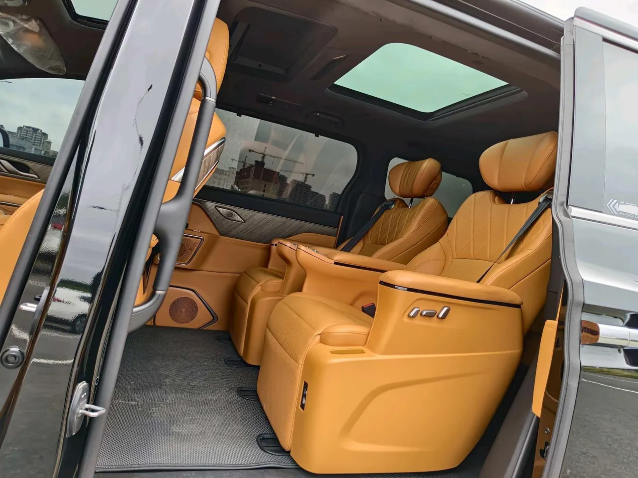 WEY 2025 VV7 Hi4 1.5T Four-Wheel-Drive Automatic Model 6