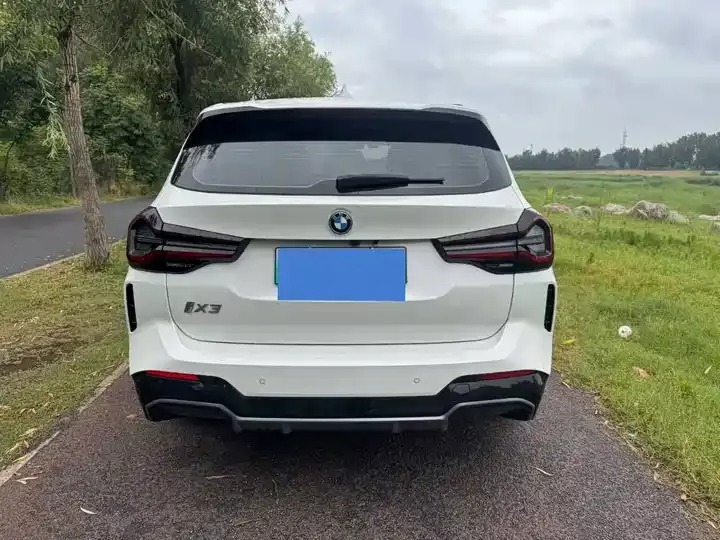 BMW iX3 2023 Leading Type 8