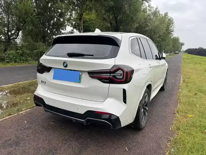 BMW iX3 2023 Leading Type 9
