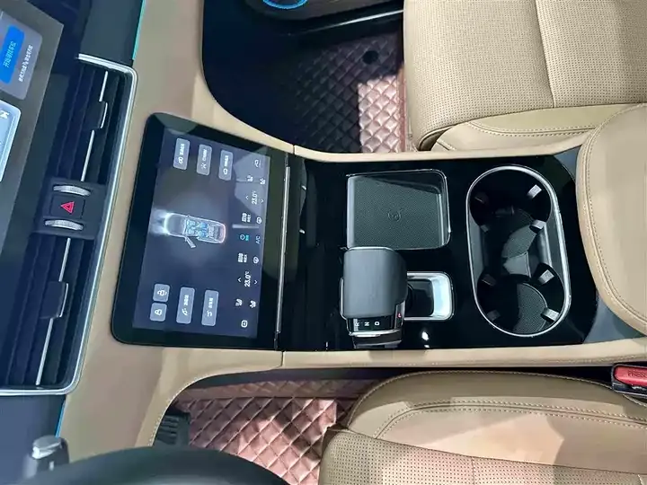 Li ONE 2021 extended 6-seat version 10