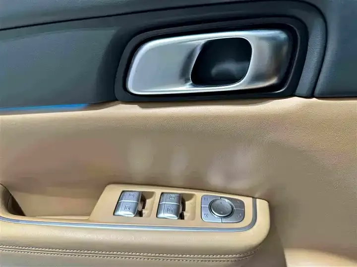 Li ONE 2021 extended 6-seat version 11