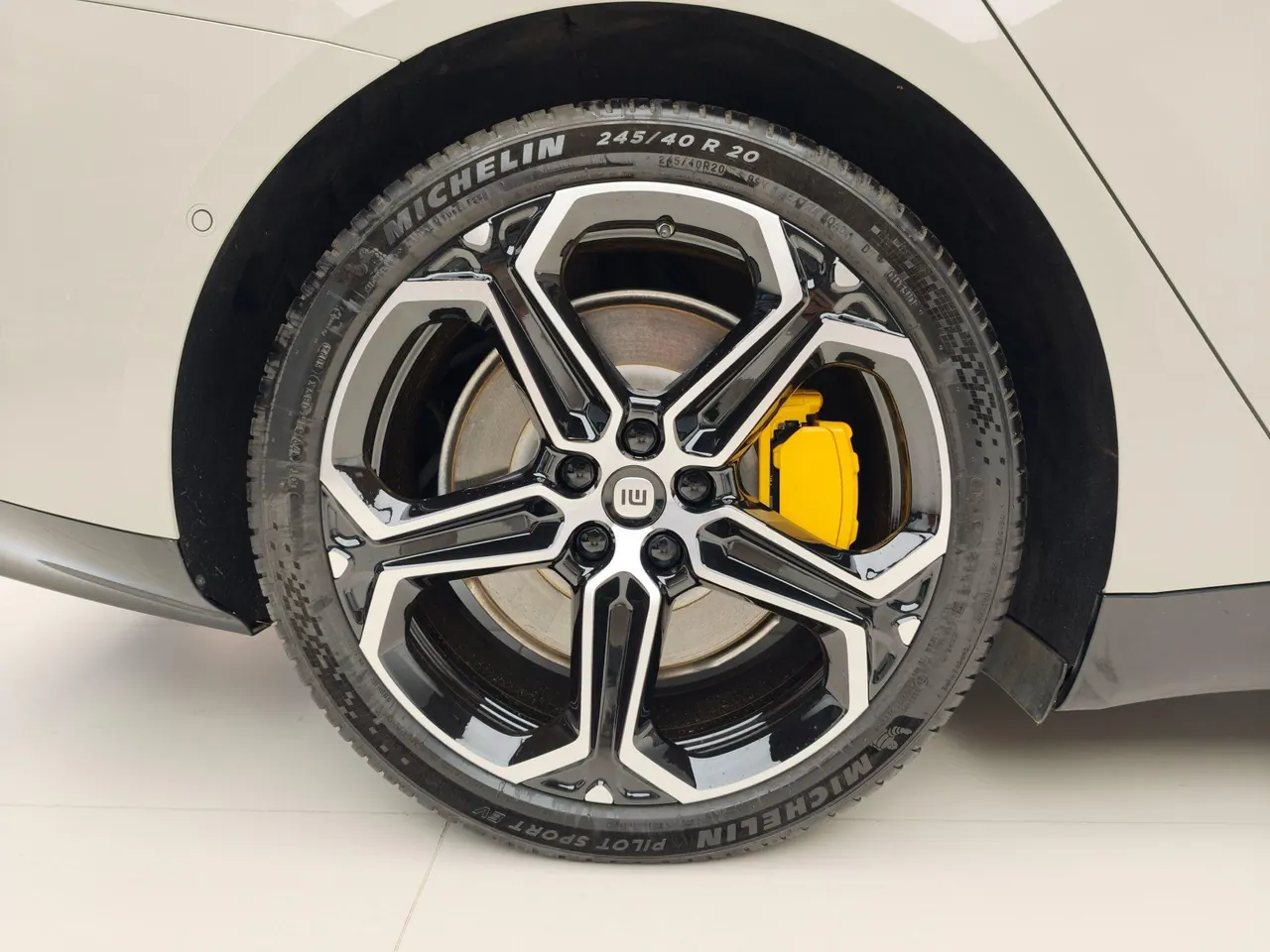 MI 2024 SU 7 830km Rear Drive Ultra Long Endurance High-end Smart Drive Pro Edition Automatic Gear 13
