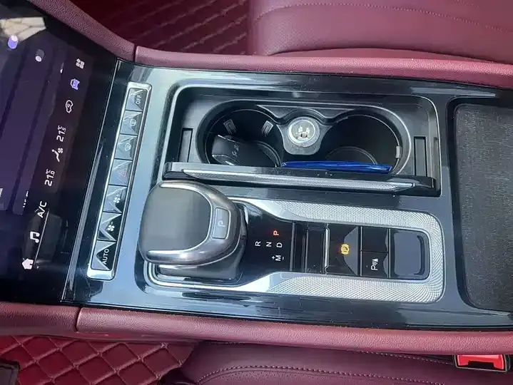HongQi H5 2024 2.0T Auto Zhilian Flag Edition 6