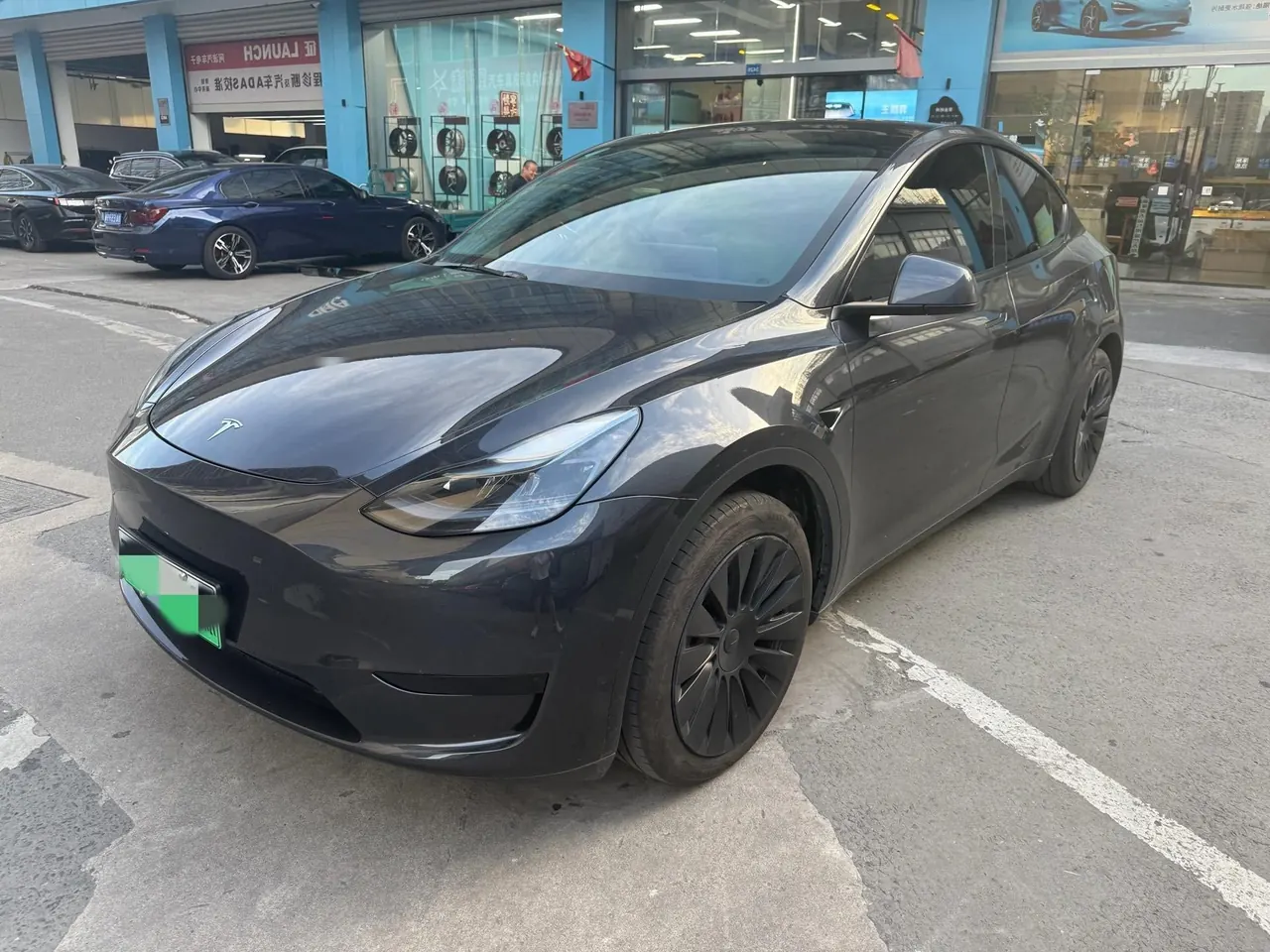 Tesla 2023 Model Y rear-wheel drive version automatic transmission - View 1