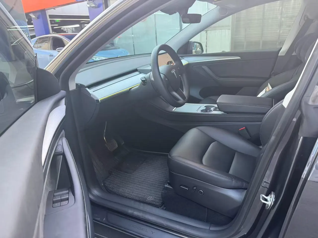 Tesla 2023 Model Y rear-wheel drive version automatic transmission 3