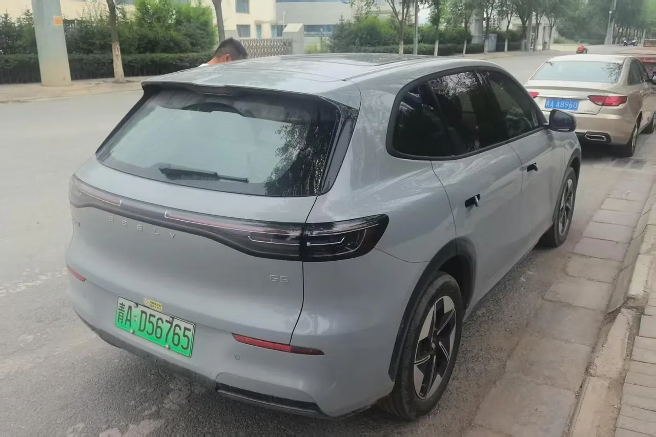 Geely Galaxy 2026 E 5 530km Discovery Edition Automatic Gear 2
