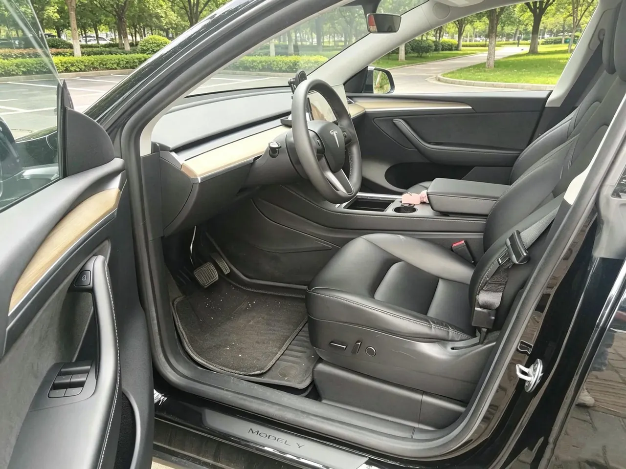 Tesla 2022 Model Y rear-wheel drive version (facelift) automatic gear 4