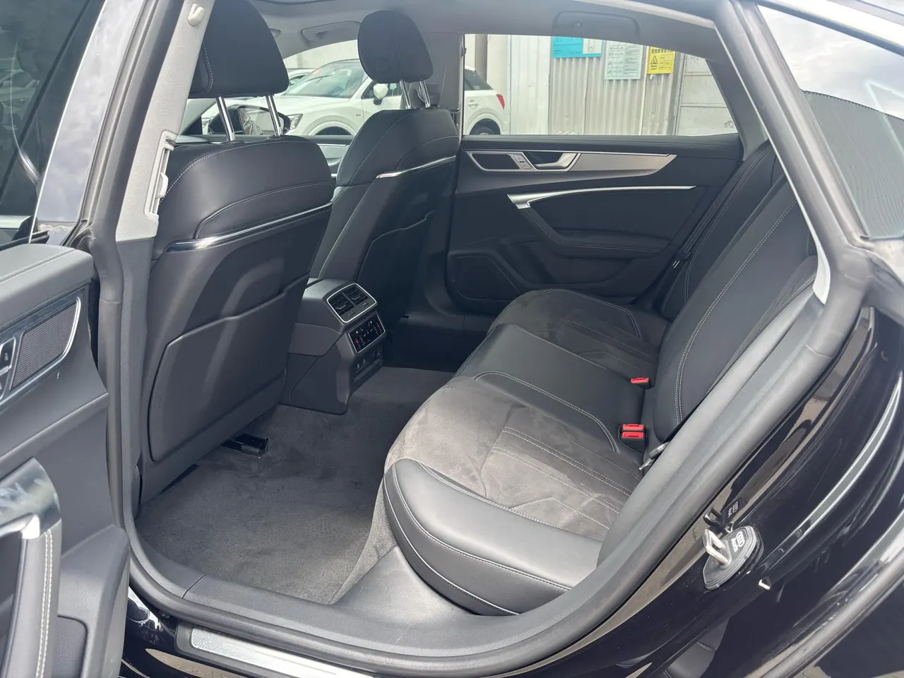 Audi 2024 A7L 2.0TFSI 45TFSI Luxury Automatic 3