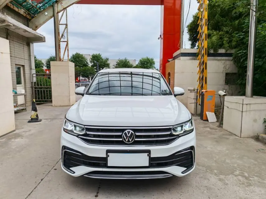 Volkswagen 2023 Tiguan L R-Line 2.0TSI 330TSI Two-Drive R-Line Overdrive Automatic Gear 2