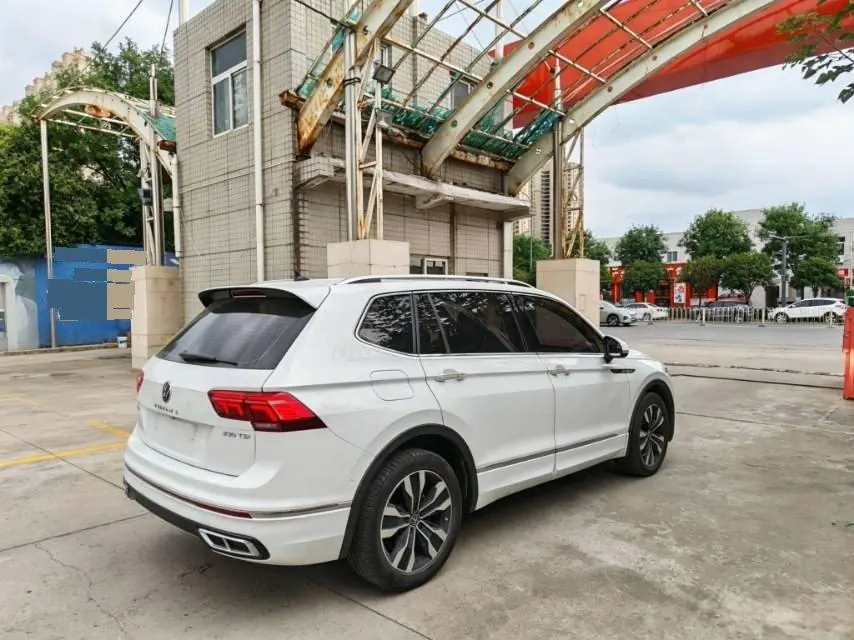 Volkswagen 2023 Tiguan L R-Line 2.0TSI 330TSI Two-Drive R-Line Overdrive Automatic Gear 4