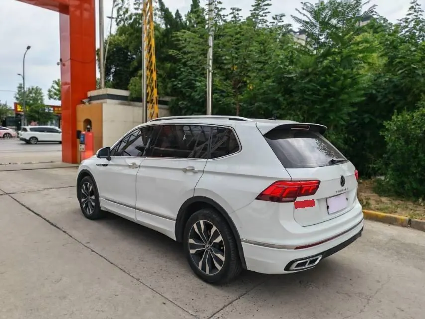 Volkswagen 2023 Tiguan L R-Line 2.0TSI 330TSI Two-Drive R-Line Overdrive Automatic Gear 6