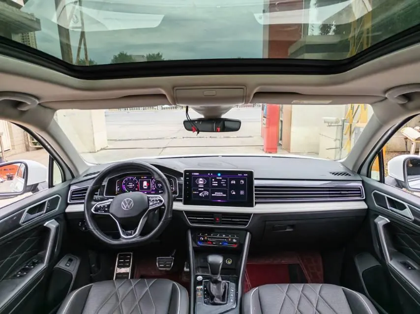 Volkswagen 2023 Tiguan L R-Line 2.0TSI 330TSI Two-Drive R-Line Overdrive Automatic Gear 7