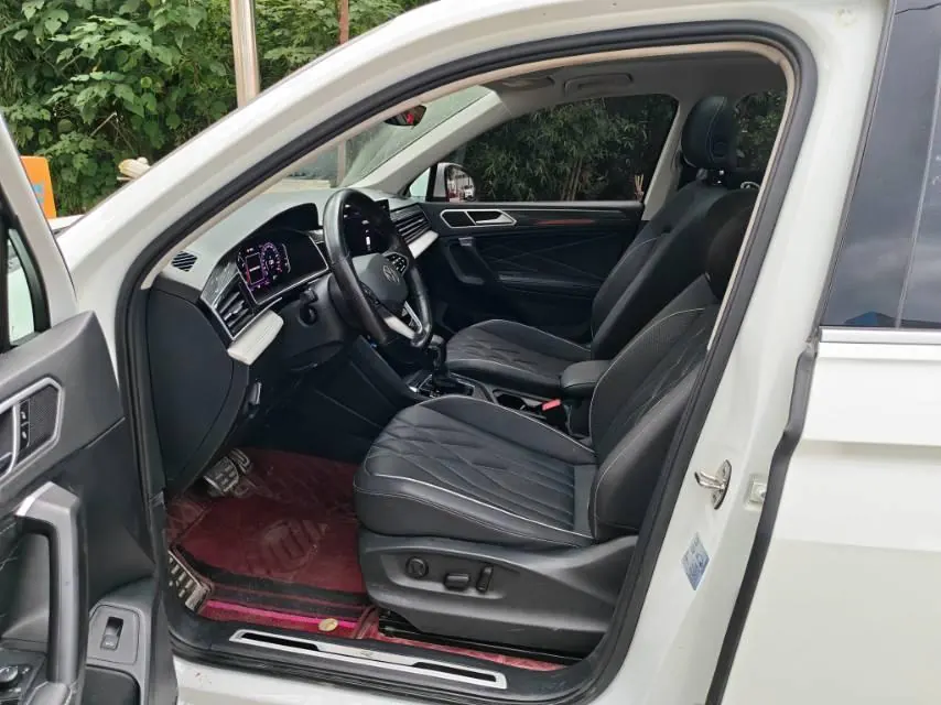 Volkswagen 2023 Tiguan L R-Line 2.0TSI 330TSI Two-Drive R-Line Overdrive Automatic Gear 8