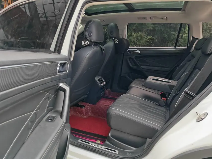 Volkswagen 2023 Tiguan L R-Line 2.0TSI 330TSI Two-Drive R-Line Overdrive Automatic Gear 9
