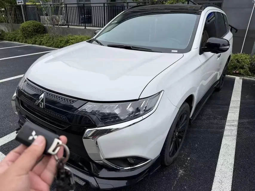 Mitsubishi 2021 Outlander 2.4 stepless four-wheel drive obsidian version 5-seat automatic gear - View 1