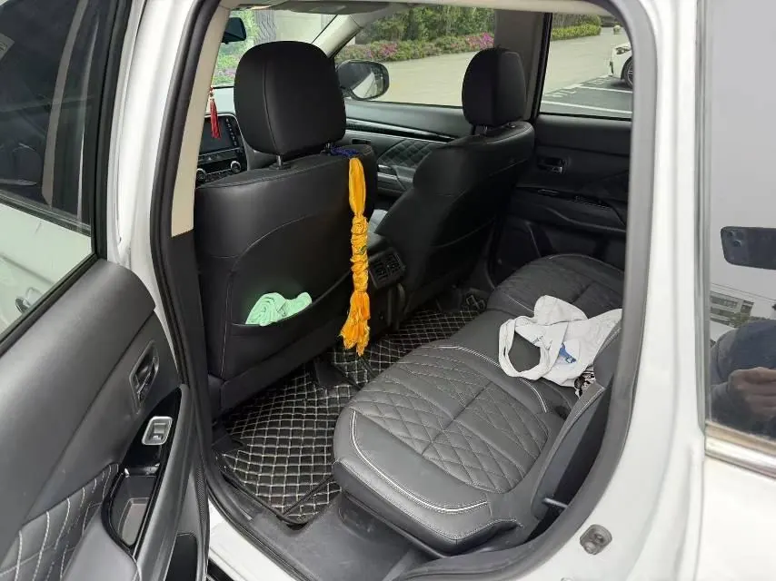 Mitsubishi 2021 Outlander 2.4 stepless four-wheel drive obsidian version 5-seat automatic gear 6