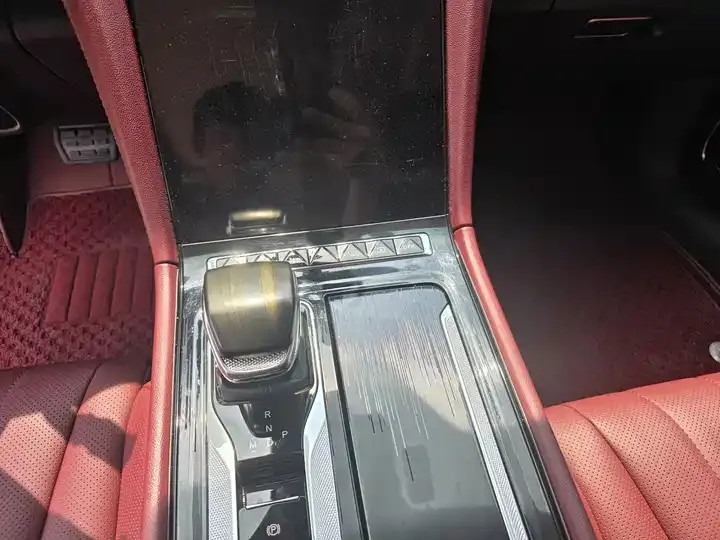 HongQi H5 2025 2.0T Automatic Flag Edition 11