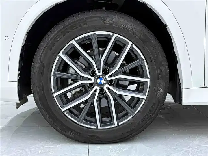 BMW iX1 2025 eDrive25L M Sport Set 9