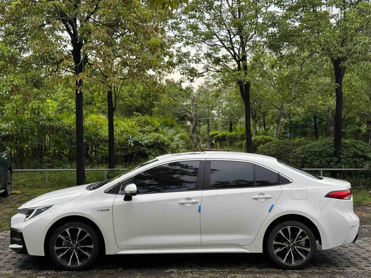 Toyota 2021 Lei Ling Shuangqing 1.8H Stepless Sports Edition Automatic Gear 3