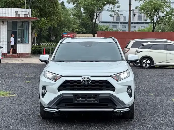 RAV4 Rongfeng 2021 2.0L CVT Two-Drive Fashion Edition 2