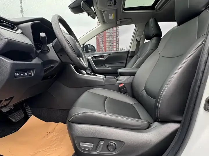 RAV4 Rongfeng 2021 2.0L CVT Two-Drive Fashion Edition 4
