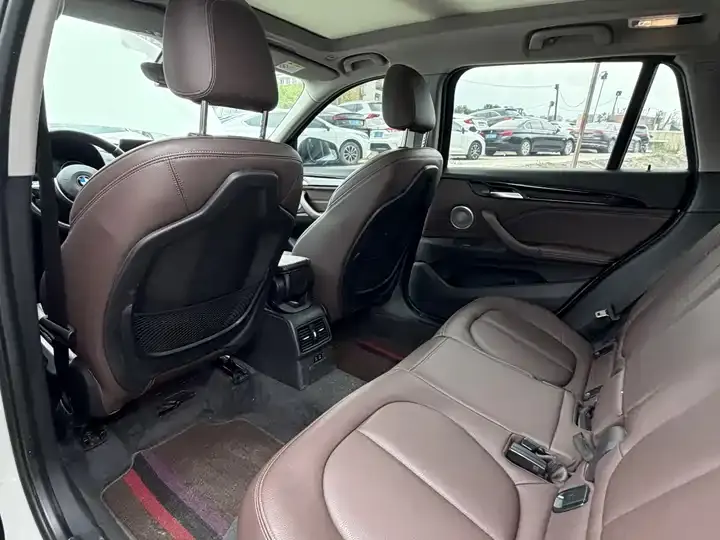 BMW X1 2022 sDrive20Li exclusive type 11