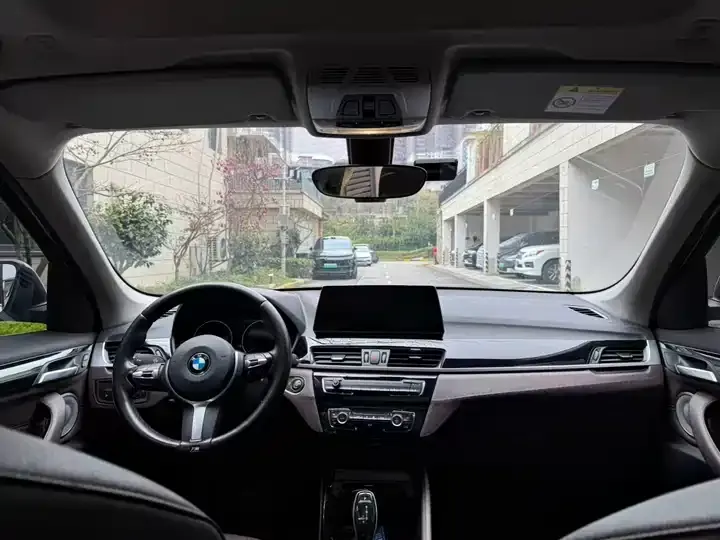 BMW X1 2022 sDrive20Li exclusive type 5