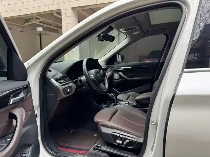 BMW X1 2022 sDrive20Li exclusive type 6
