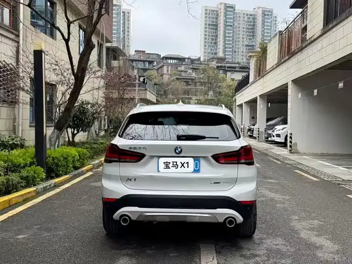 BMW X1 2022 sDrive20Li exclusive type 8