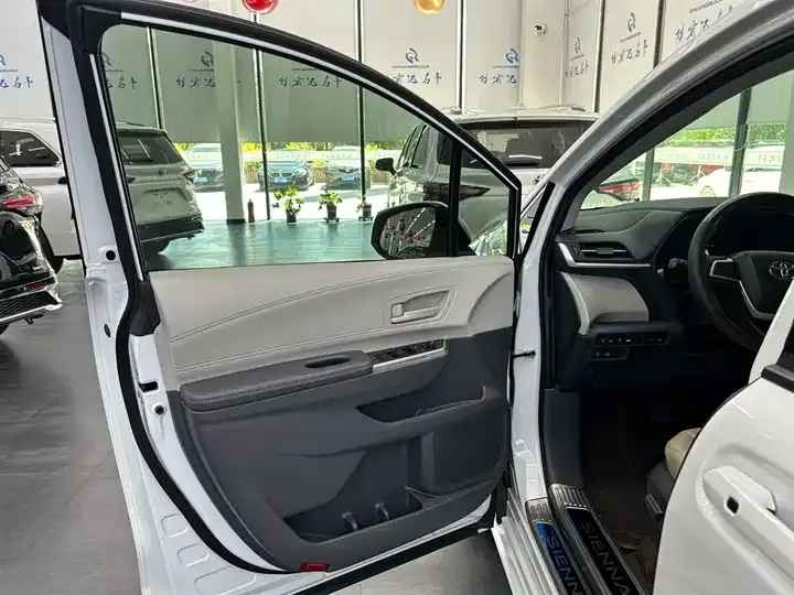 Sana SIENNA 2023 2.5L Hybrid Comfort Edition 4