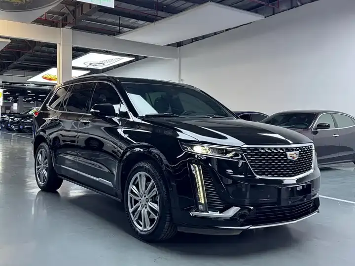 Cadillac XT6 2022 2.0T 6-seat 4-wheel drive luxury model 3