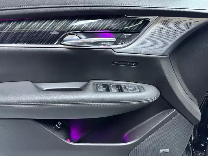 Cadillac XT6 2022 2.0T 6-seat 4-wheel drive luxury model 5