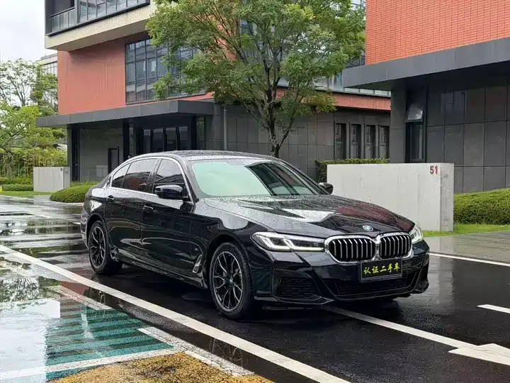 BMW 5 Series 2022 Modified 530Li Leading M Sports Suit 3