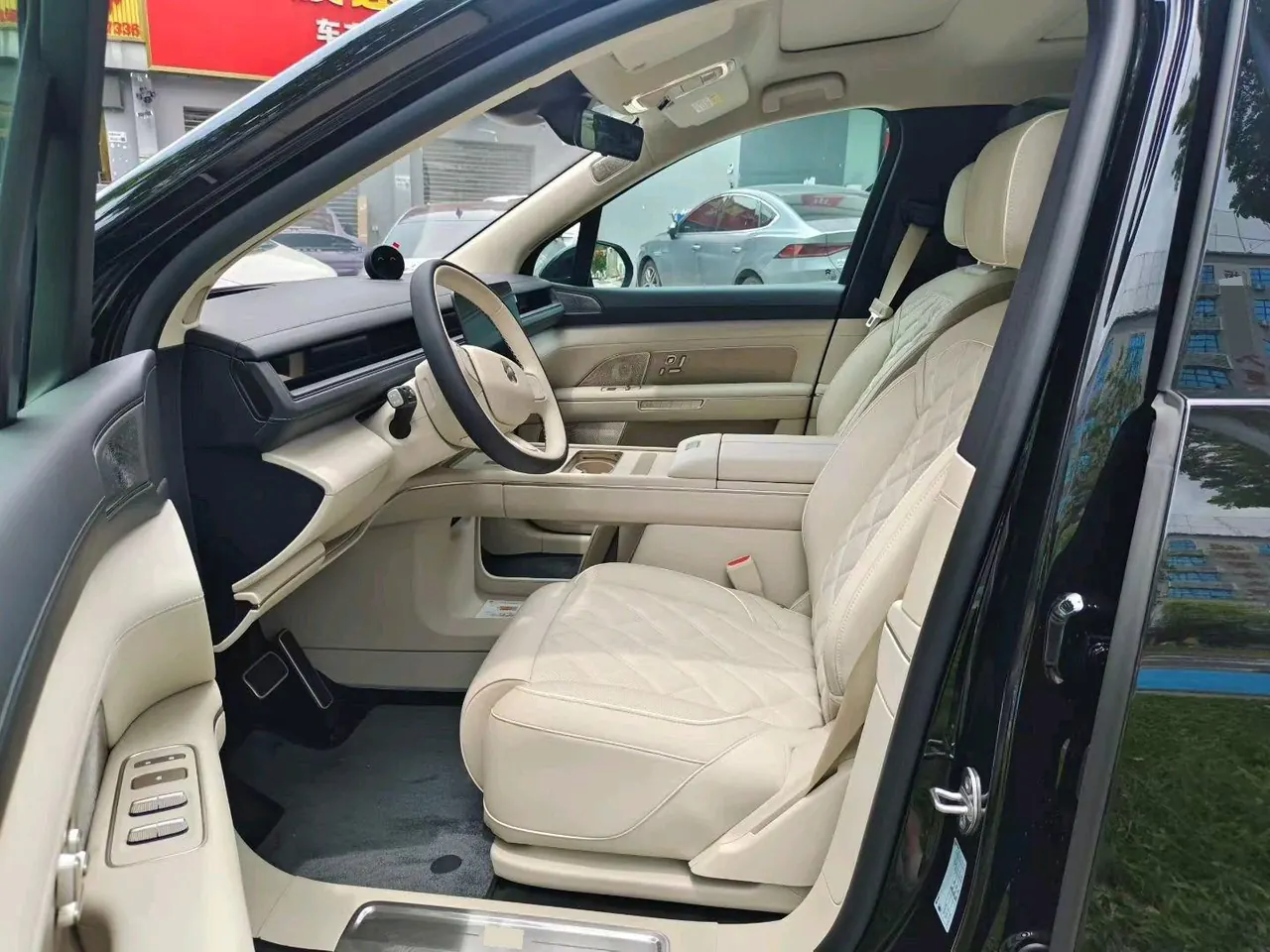 NIO 2026 ES8 6-seat executive deluxe automatic gear 3