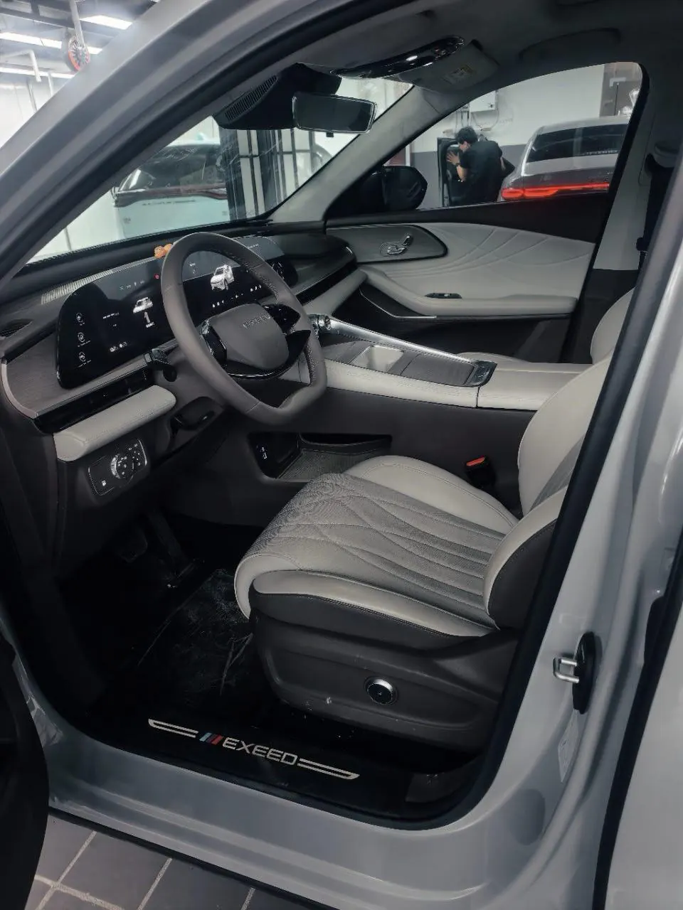 Xingtu 2026 Eta Eta Eta C- DM 1.5T Global Edition 200 Long Endurance Four-wheel Drive Automatic Gear 3