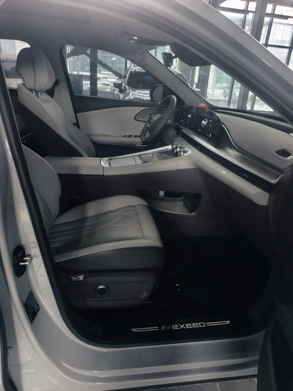 Xingtu 2026 Eta Eta Eta C- DM 1.5T Global Edition 200 Long Endurance Four-wheel Drive Automatic Gear 4