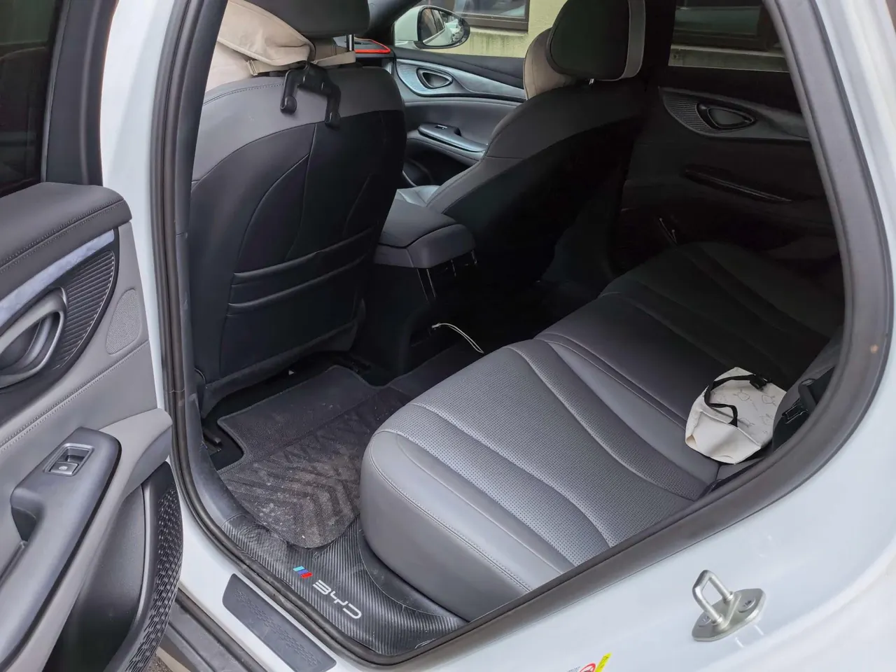 BYD 2024 Seal DM-i 1.5 Stepless Glory 121km Luxury Automatic 4
