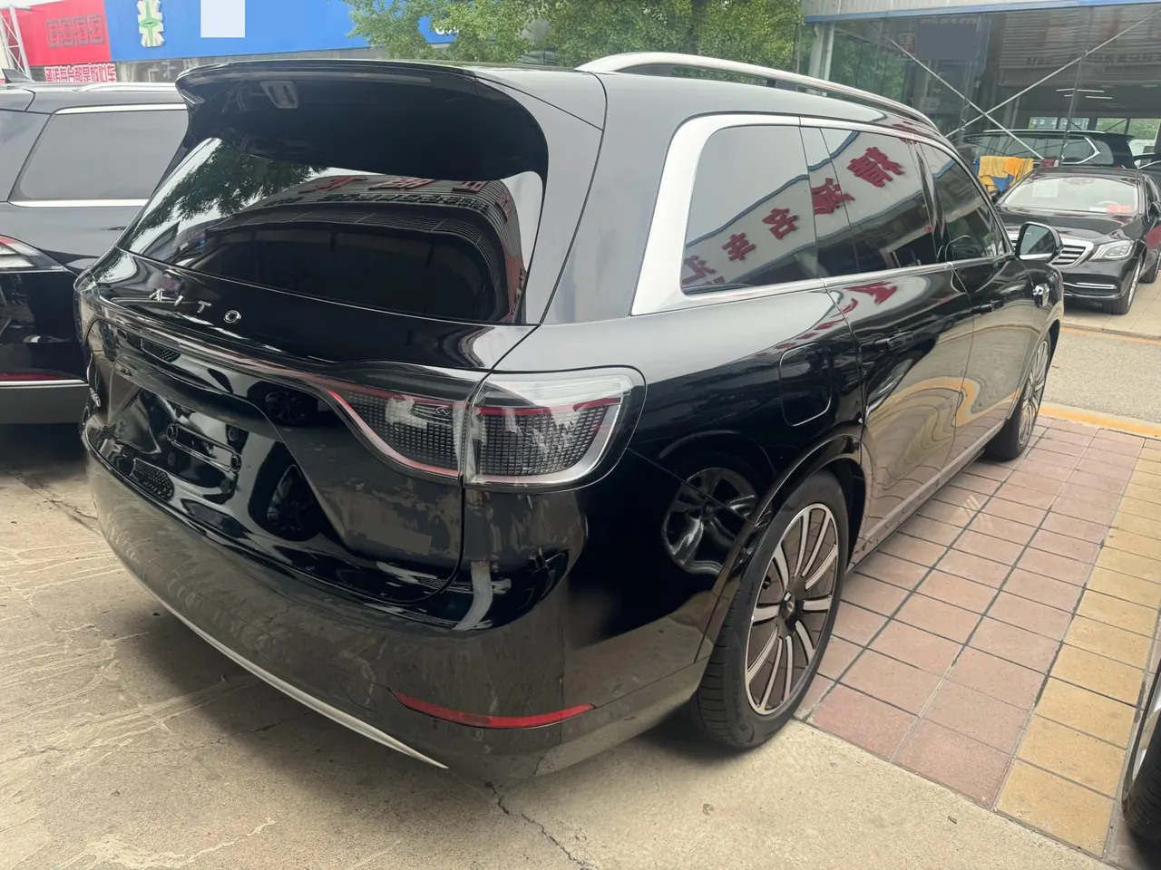 AITO 2025 AITO M9 extended range Ultra version 52kWh6 seat version automatic gear 3