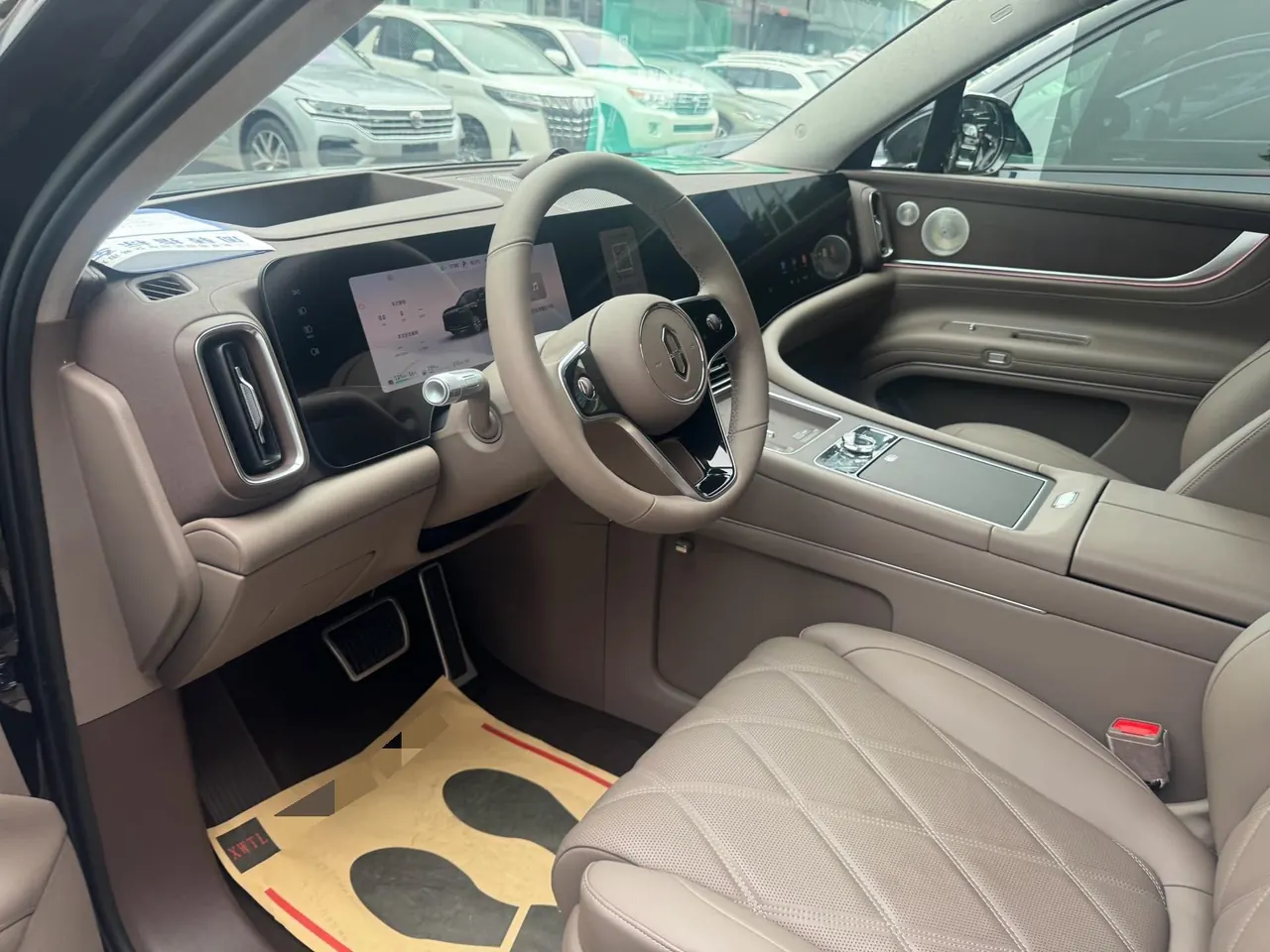 AITO 2025 AITO M9 extended range Ultra version 52kWh6 seat version automatic gear 5