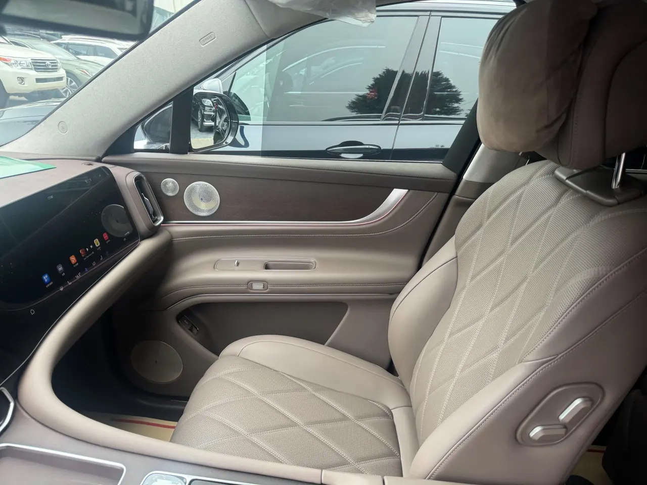 AITO 2025 AITO M9 extended range Ultra version 52kWh6 seat version automatic gear 6