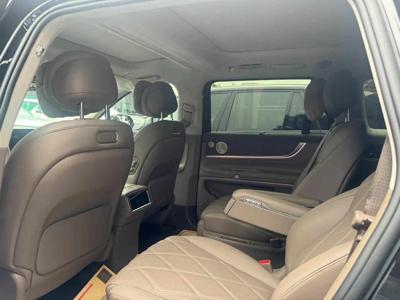 AITO 2025 AITO M9 extended range Ultra version 52kWh6 seat version automatic gear 7