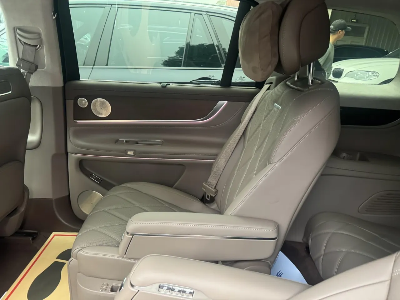 AITO 2025 AITO M9 extended range Ultra version 52kWh6 seat version automatic gear 8