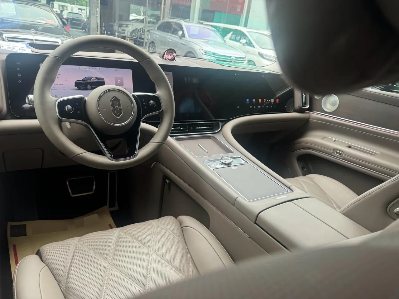 AITO 2025 AITO M9 extended range Ultra version 52kWh6 seat version automatic gear 9