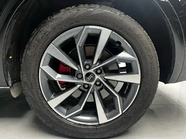 Audi Q5L 2024 40 TFSI luxury dynamic 7