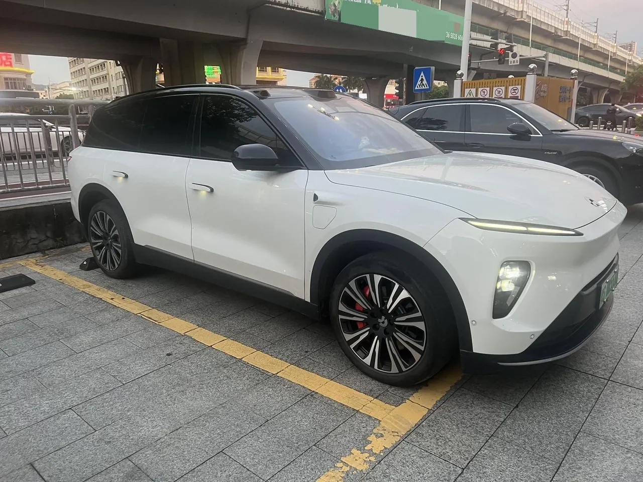 NIO 2023 ES8 75kWh Executive Edition Automatic Gear 2